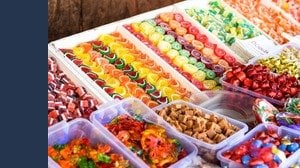 Forse dovremmo smettere di mangiare questo cibo dolcissimo. È lucidato con la cera per auto