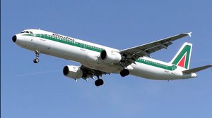 Voli cancellati a causa della variante Omicron: cosa sta succedendo