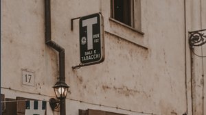 A rischio la vendita di sigarette, biglietti del bus e i pagamenti delle bollette: i tabaccai pronti a chiudere