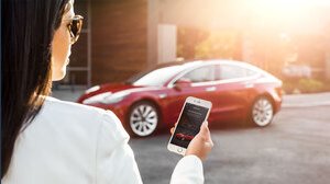 Un hacker prende il controllo di 20 Tesla