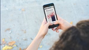 Cosa rischia un no vax che diffonde fake news su Facebook