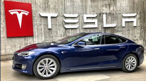 Tesla batte la crisi da microchip: nuovo record di vendite