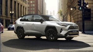 Toyota RAV4 2023: il SUV giapponese è più sicuro e connesso