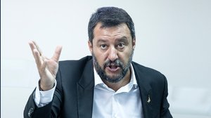 Immigrazione, Salvini lancia raccolta firme contro le modifiche ai decreti sicurezza