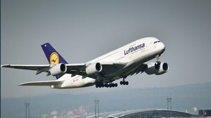 Lufthansa, conti in rosso: nel 2020 perdita record da €6,7 miliardi