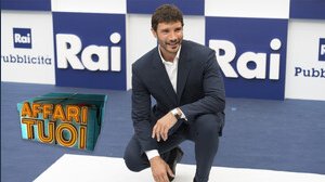 Non condividere il video privato di Stefano De Martino. Ecco cosa rischi