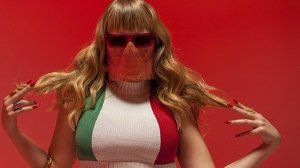 Chi è MYSS KETA: biografia, età e identità segreta della cantante mascherata