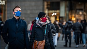 Addio alle mascherine, ecco le date: quando non ci sarà più l'obbligo all'aperto e al chiuso