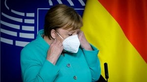 Germania, bufera sulla Merkel: stop ad AstraZeneca per evitare azioni legali dei cittadini?