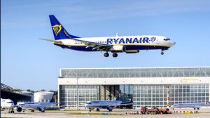 Ryanair cambia le regole sui bagagli a mano (e i passeggeri non sono contenti)