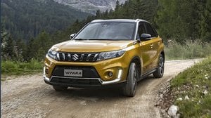 Suzuki Vitara Hybrid: foto, prezzi e caratteristiche del B-SUV ibrido