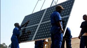 La Cina domina il settore mondiale dell'energia solare ma la sua industria locale è nei guai