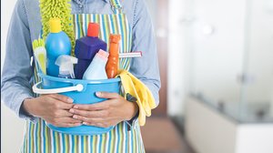 Ferie colf e badanti, i diritti dei lavoratori domestici. Stipendio e quanti giorni spettano