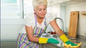 Pensioni, quando ci va una casalinga senza contributi?