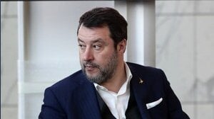 Perché Matteo Salvini ha litigato con Emmanuel Macron? Ecco cosa gli ha detto