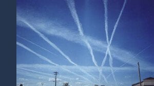 Cosa sono le scie chimiche e a cosa servono secondo i complottisti