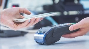Si può aumentare il conto a chi paga con il bancomat?