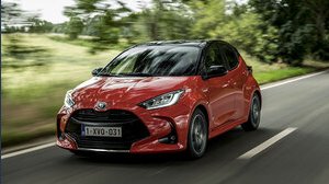 Cosa sta succedendo a Toyota? Stop alle vendite di Corolla e Yaris Cross