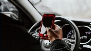 Multe raddoppiate con il nuovo codice della strada: quali importi aumentano e di quanto