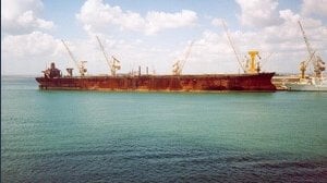 Questa è la nave più grande del mondo. È lunga più di 4 campi da calcio