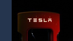 Investe in azioni Tesla e trasforma $88.000 in $415 milioni. Ma poi perde tutto