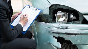 Incidente stradale, entro quando denunciare il sinistro e cosa rischia chi non lo fa