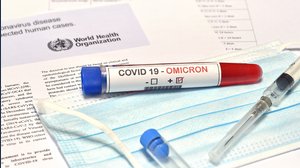 Allarme Omicron: aumentano i decessi. Il gesto da fare per non contagiarsi