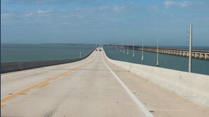 Un'autostrada galleggiante lunga 180 chilometri consente di attraversare l'oceano aperto in auto