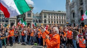 Gilet arancioni contro tutte le regole: la loro protesta