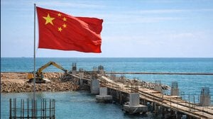 La Cina sfida la natura costruendo il più grande aeroporto sull'acqua del mondo