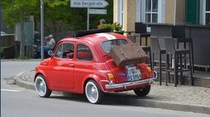 Addio targhe auto, ecco come possono cambiare