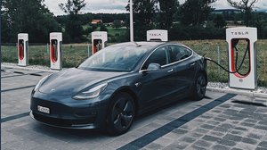 Auto elettriche: secondo la Regione Toscana inquinano