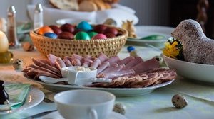 In quanti a tavola a Pasqua? Le regole per pranzi e cene 