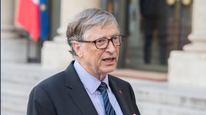 Un latte fatto di vermi, la soluzione di Bill Gates alla fame nel mondo. Ma è una bufala