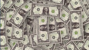 Dollaro in declino: i motivi sono 4 e la Fed non c'entra