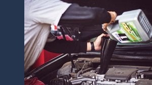 Se vedi questo fumo quando acceleri devi correre dal meccanico. Rischi di distruggere il motore