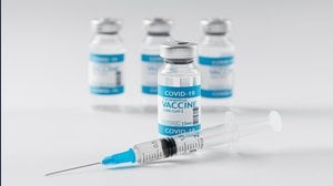 Senza la terza dose a tutti ci troveremo con 30mila contagi al giorno: la previsione