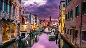 Questa bellissima città è “la Venezia di Francia”, ma molto più tranquilla ed economica