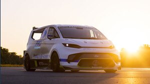 Ford Pro Electric SuperVan: il van elettrico da 2.000 cavalli