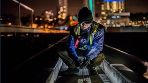 Lavoro notturno, la guida su orario, limiti, stipendio e agevolazioni