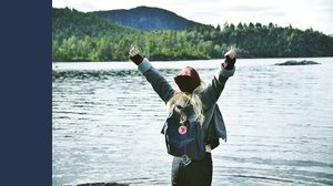 Questo milionario rinuncia a tutto per vivere su un'isola in una casa abbandonata, senza elettricità e acqua da 160 anni