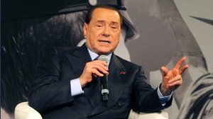 Berlusconi non scarica Putin: “Siamo in guerra anche noi perché mandiamo le armi…”