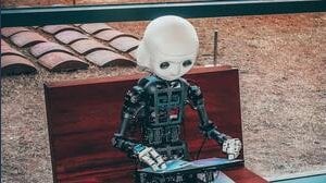 10 lavori che l'AI renderà obsoleti entro il 2030