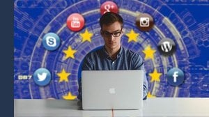 Nuove regole Ue per chi usa uno smartphone, ecco cosa cambia