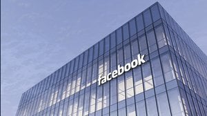 Facebook e Instagram nei guai, la «talpa» Frances Haugen rivela: «Hanno allentato la sicurezza per fare più soldi»