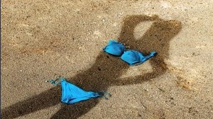 Si può guidare in costume da bagno?