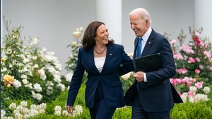 Joe Biden crolla nei sondaggi: candidare Kamala Harris però sarebbe peggio
