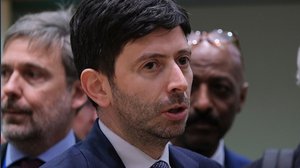 Che fine ha fatto il libro del ministro Speranza? Ecco cosa c'era scritto