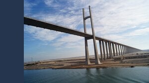 Canale di Suez: perché la navigazione è sospesa? Già persi €100 milioni