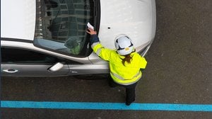 Parcheggio strisce blu: regolamento, sanzioni e ricorso
